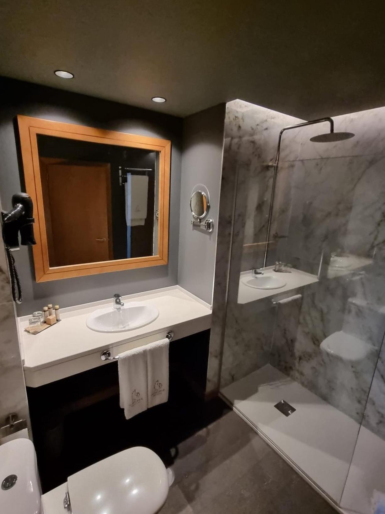 Hotel Versatile 과르다 외부 사진