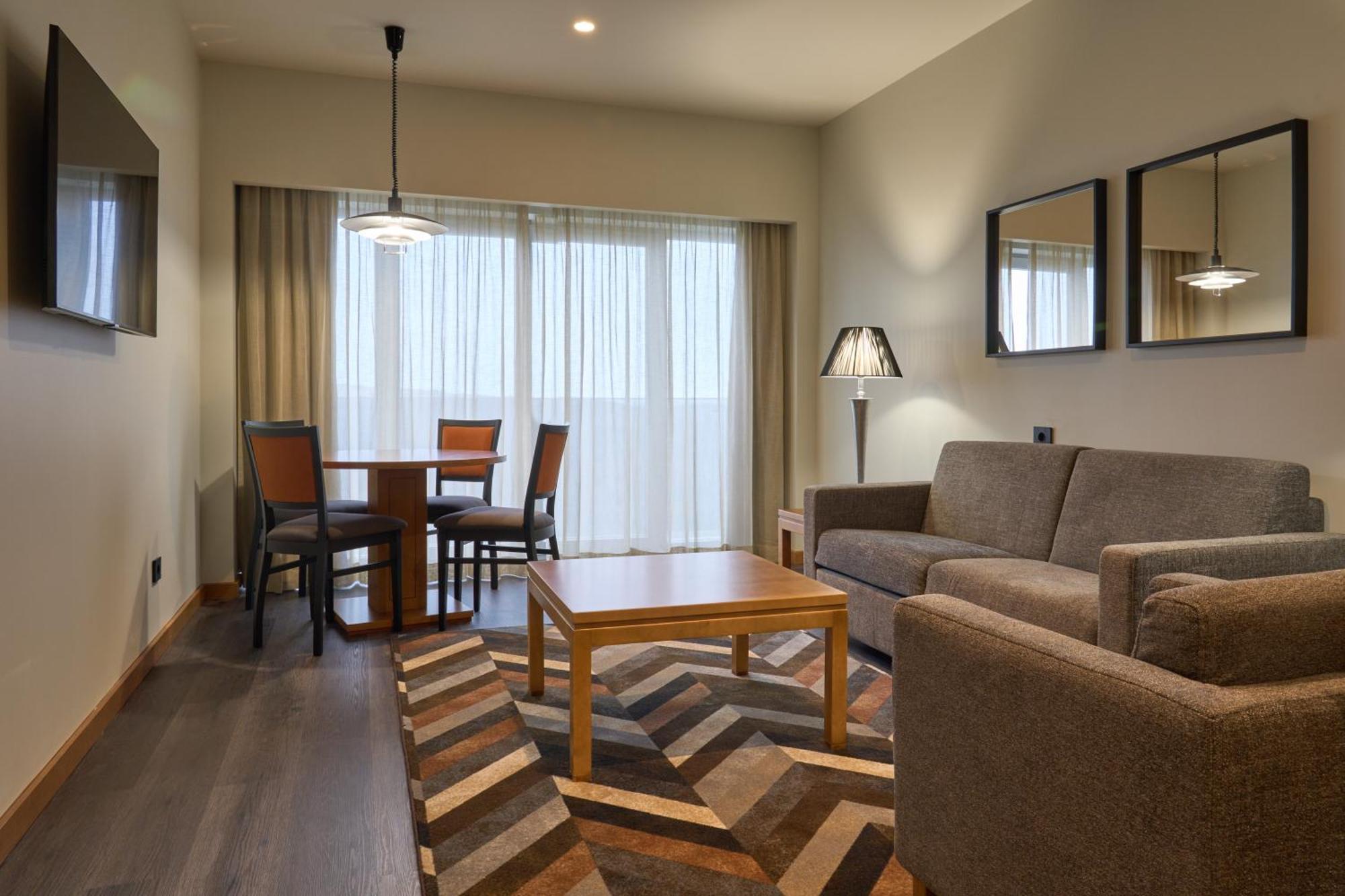 Hotel Versatile 과르다 외부 사진