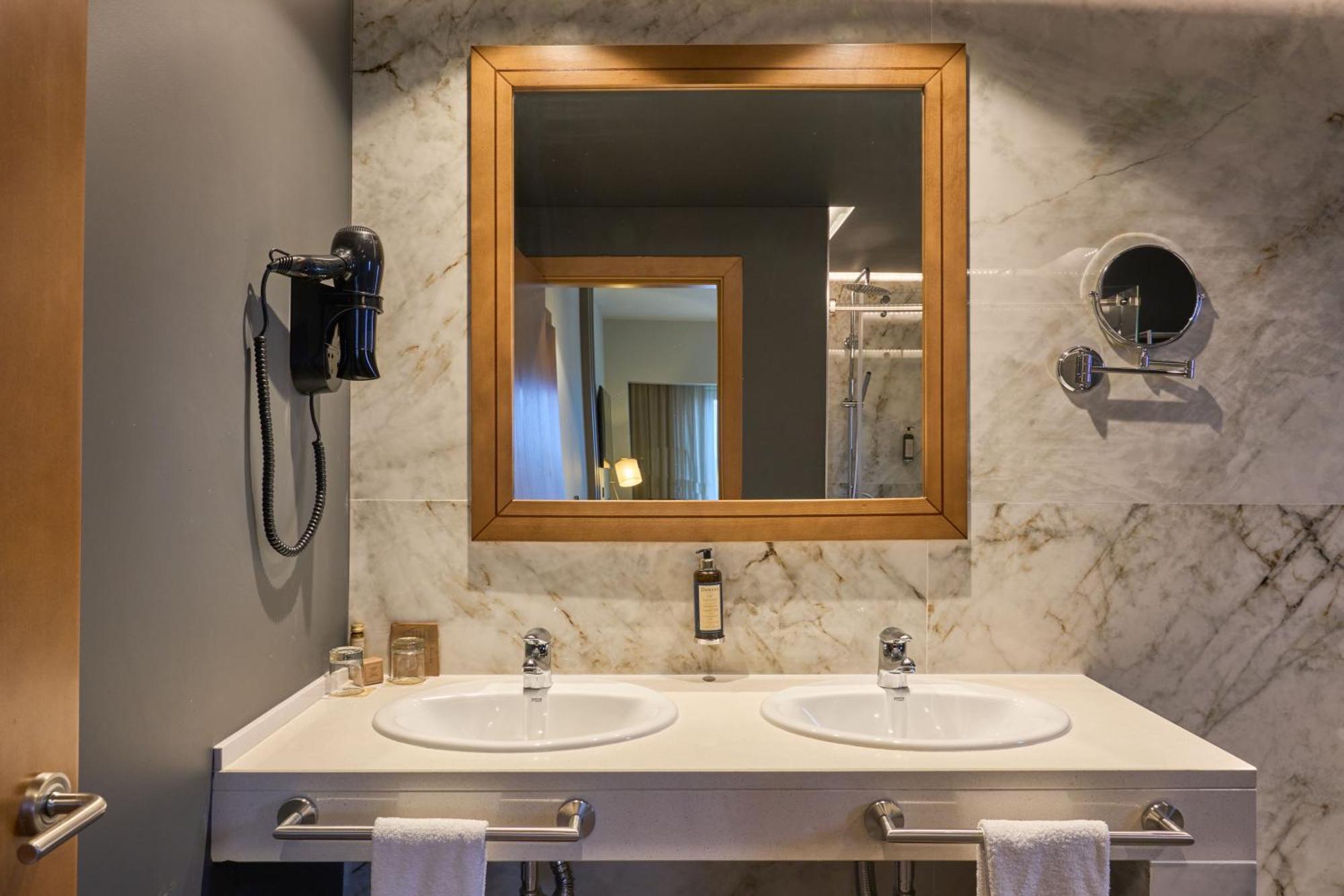 Hotel Versatile 과르다 외부 사진