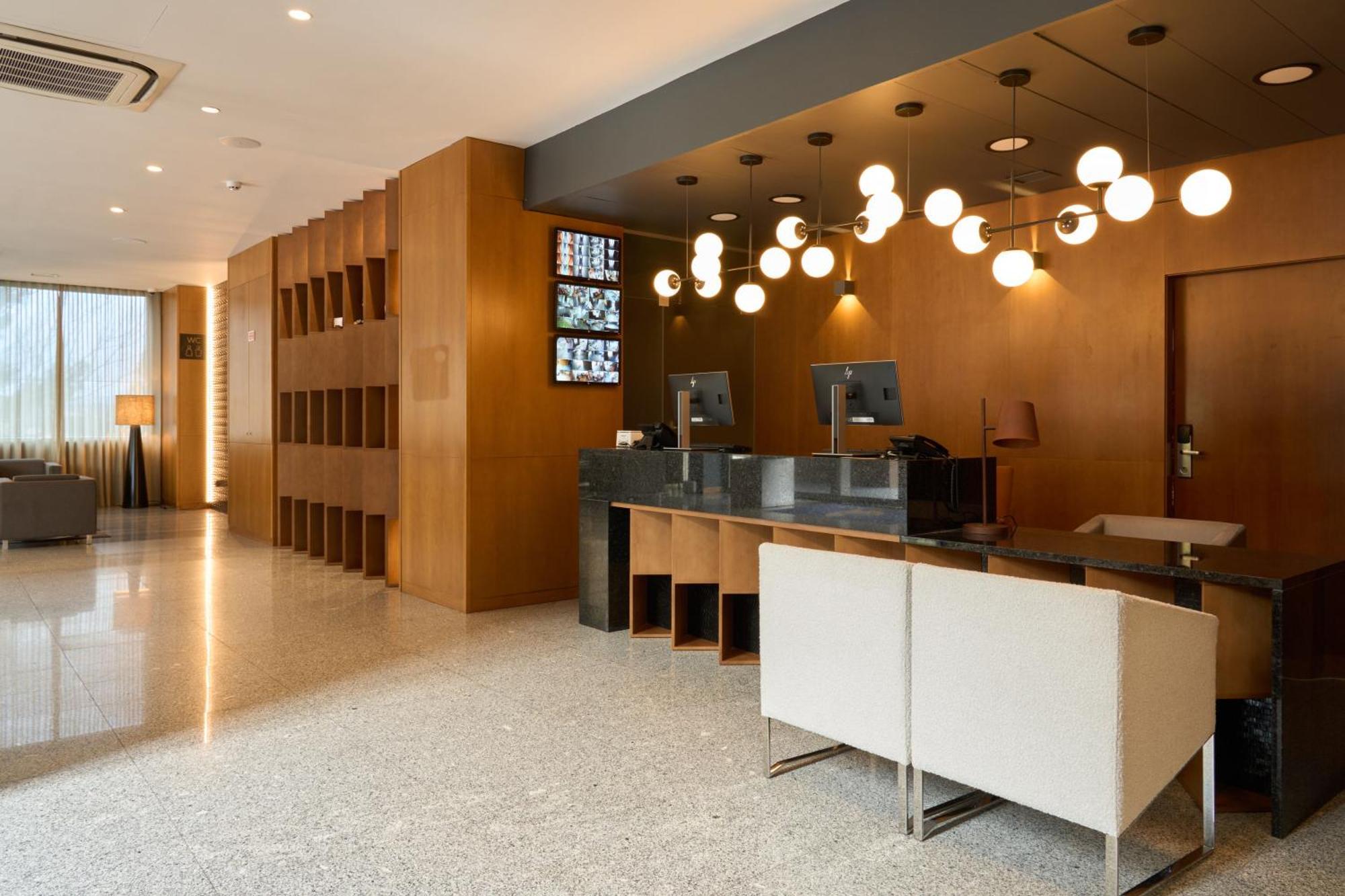 Hotel Versatile 과르다 외부 사진