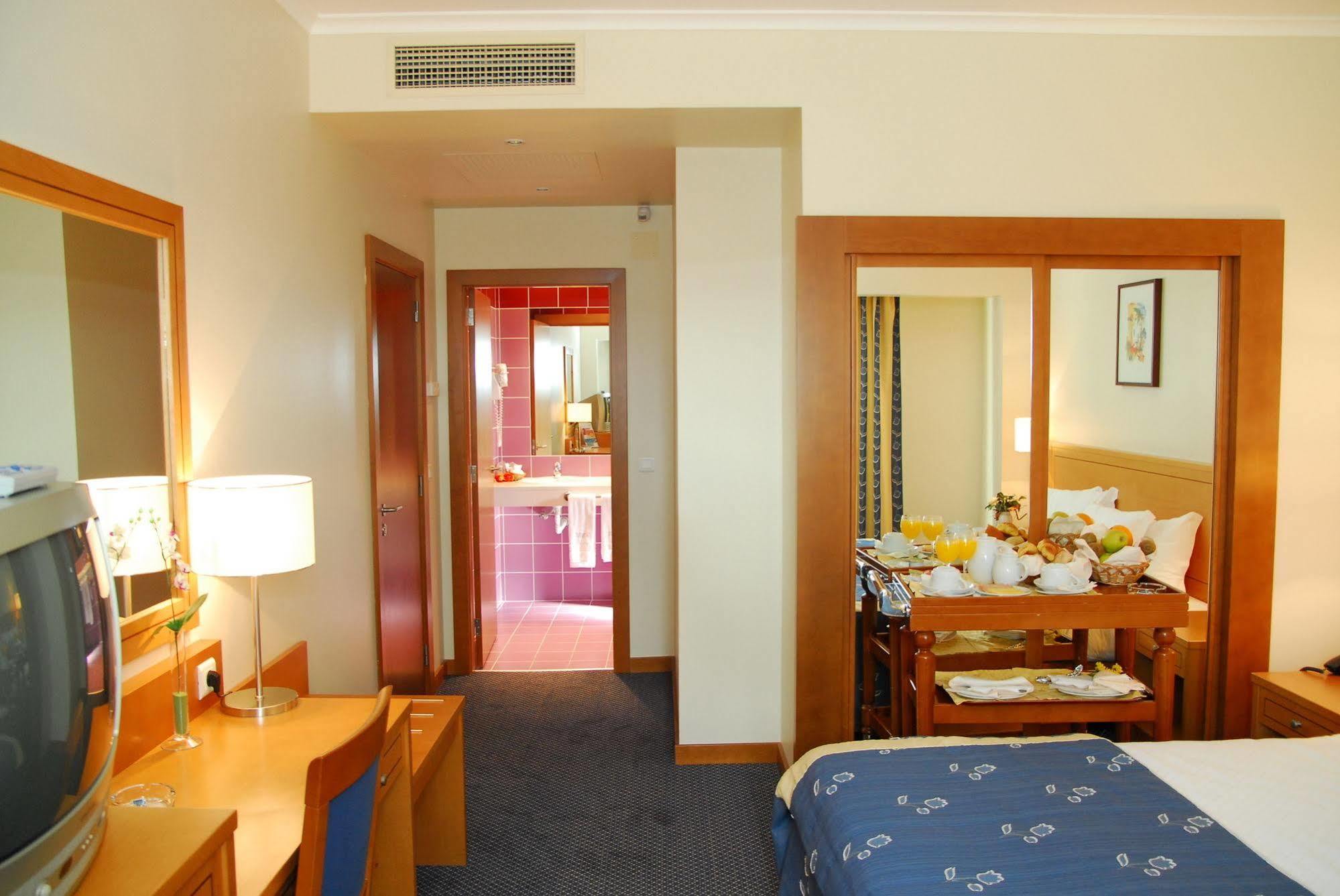 Hotel Versatile 과르다 외부 사진