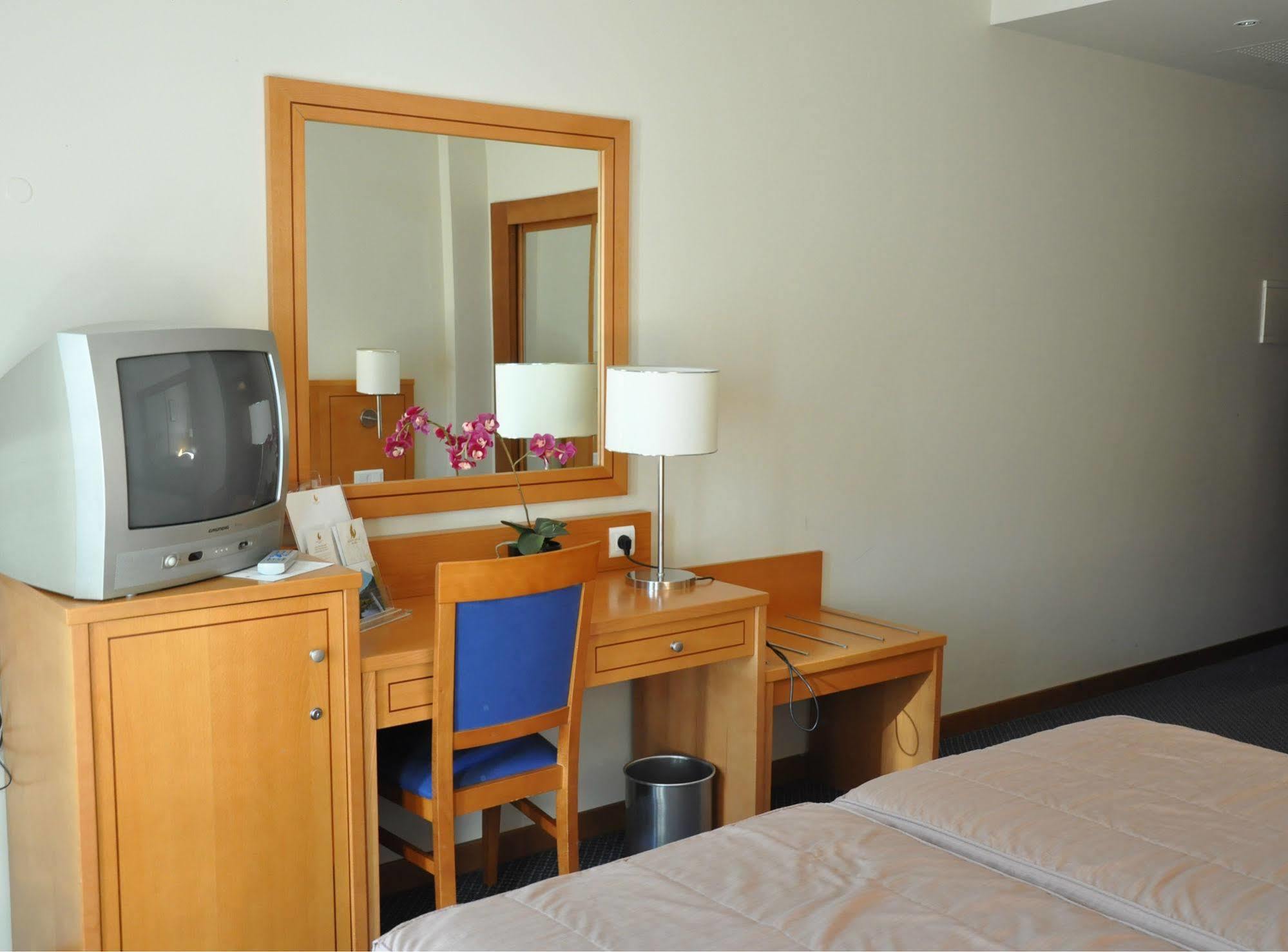 Hotel Versatile 과르다 외부 사진